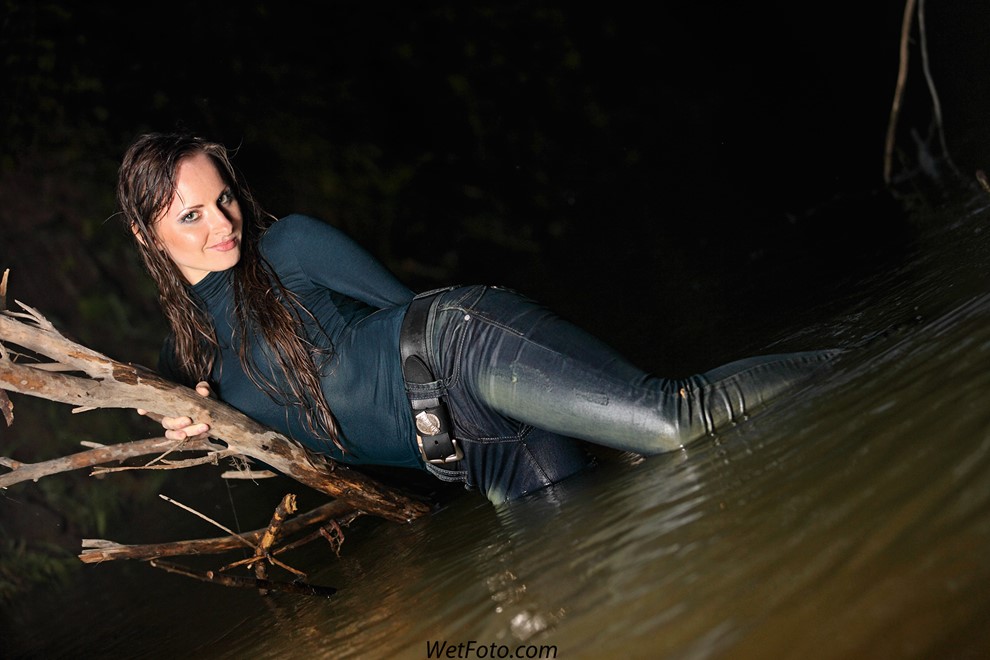 Dirty Girls Wetlook In Wet Tight Jeans And Ripped Stockings W
