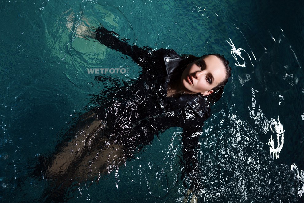 New SET in STORE. http://wetlook.one/wetlook/girl-gets-soaking-wet-and-swim...