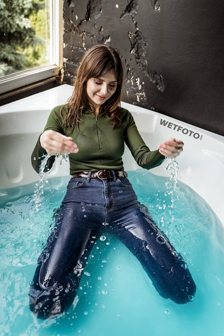 Hot Lady Takes A Bath In Blue Skinny Jeans And Gets Completely Wet Wetfoto