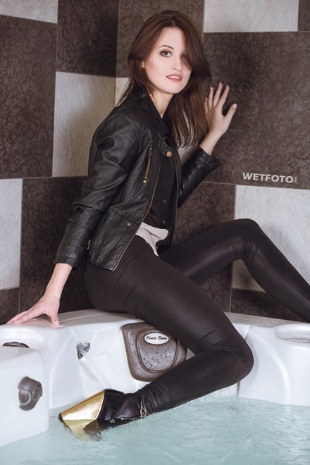 wetfoto wetlook girl wet black leggings jacket