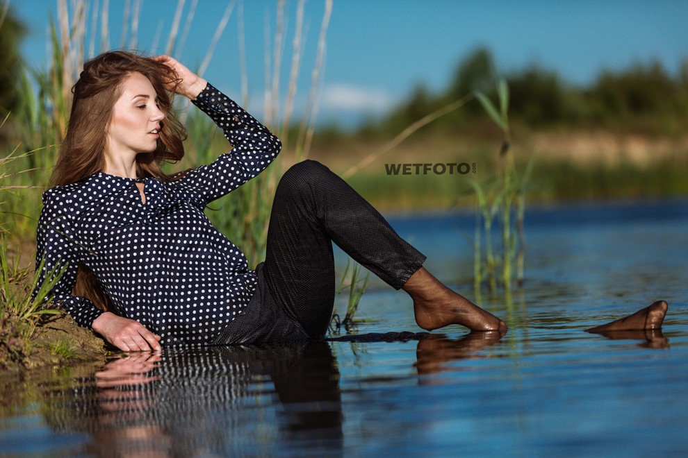wetfoto wet girl in the lake