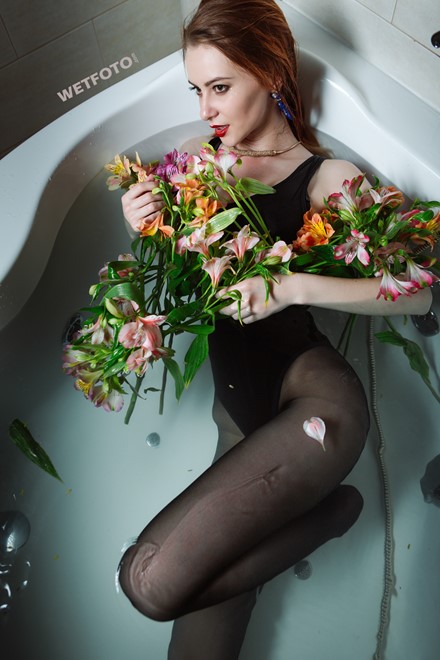 wetlook girl with flowers get wet water clothed bodysuit tights bathroom wetfoto