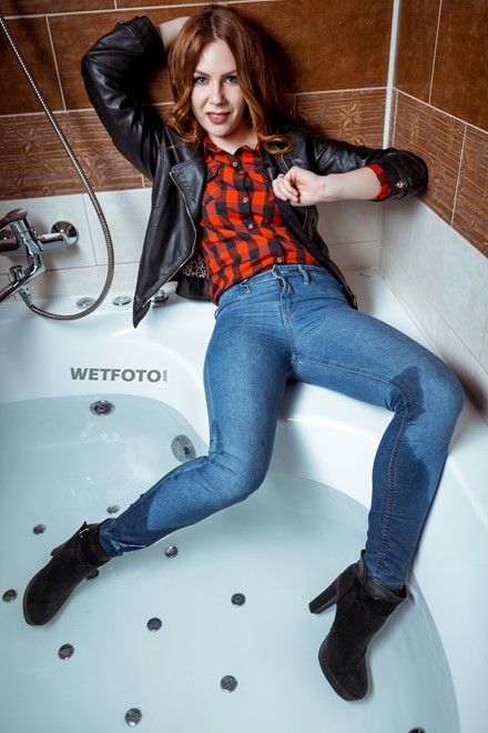 wetlook attractive wet fully clothed jeans girl playing with bath foam takes shower wetfoto
