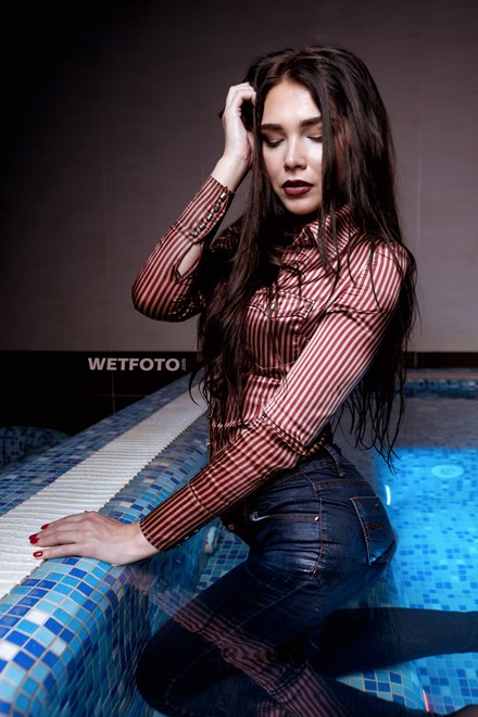 wetlook underwater girl wet skinny jeans sexy bodysuit wetfoto