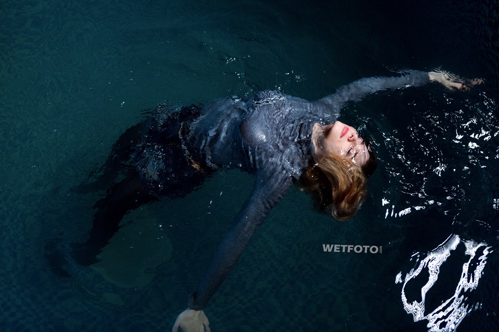wetfoto swimming fully clothed wetlook model in pool underwater