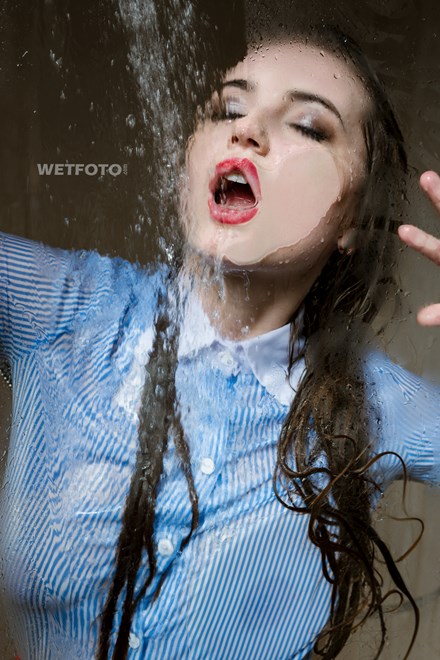 wetfoto wetlook by fully clothed sexy girl in shower