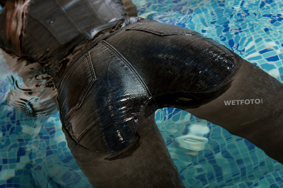 wetfoto wetlook girl in wet leather jacket tight denim swims pool