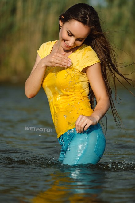 wetfoto wetlook girl skinny jeans t shirt gets soaking wet lake