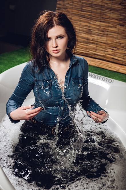wetfoto wetlook girl tight jeans overall gets completely wet bath