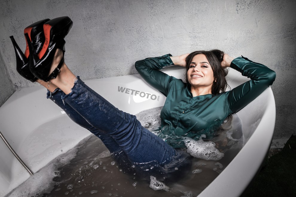 hot girl takes bath jeans shirt wetfoto wetlook