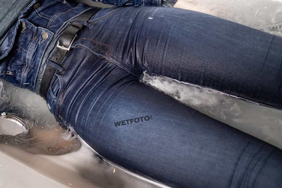 best jeans wetlook bath no bra wetfoto