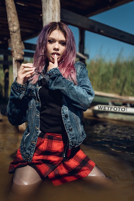 wetfoto girl get wet pantyhose skirt jeans jacket