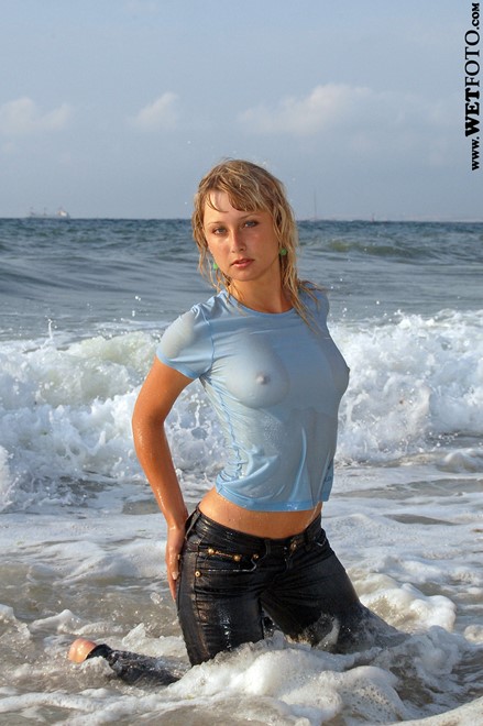 wet girl get wet wet hair fully clothed t-shirt jeans sea