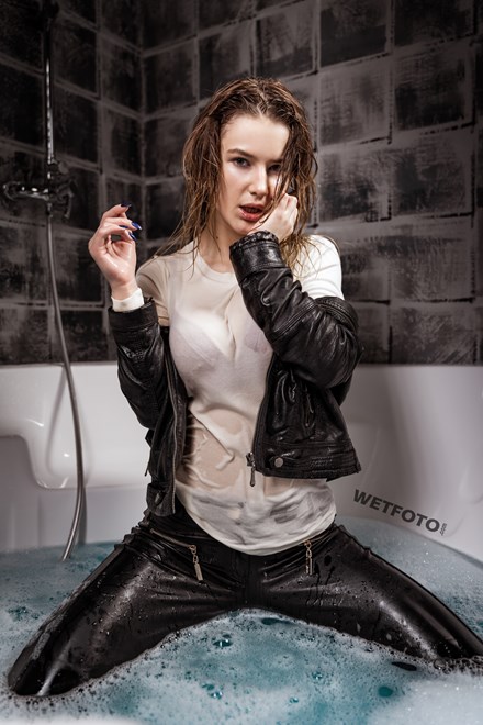 leather wetlook wetfoto